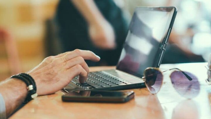 Como consolidar os valores ou dados de uma linha em uma planilha no Excel